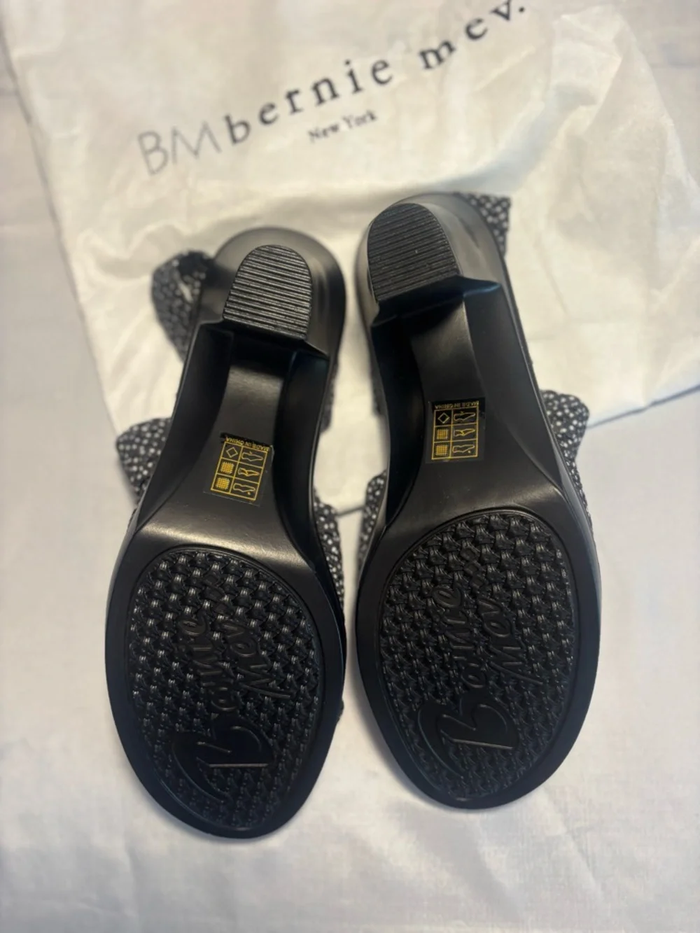 bernie mev. Black White Speckled Slip-on Heels Size 39 (8) New - Picture 4 of 7